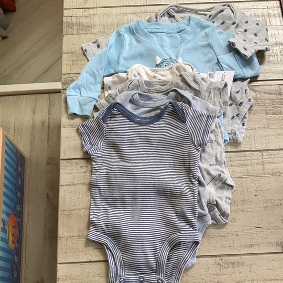 Carter’s cotton onesie lot. Gently worn. - Picture 8 of 8
